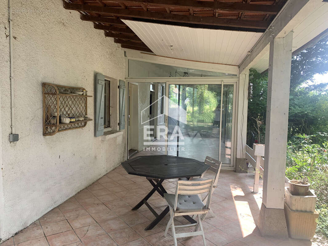 Maison à SAINT-CLAIR-DE-LA-TOUR