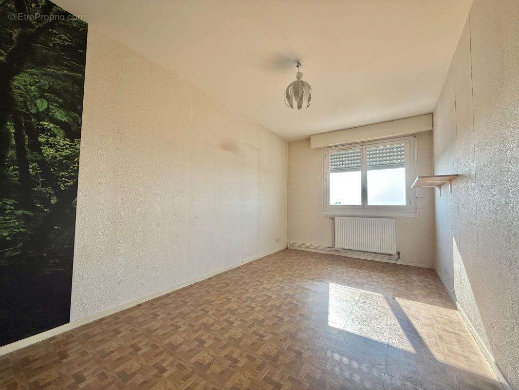 Appartement T 1 - dernier étage avec ascenseur - cave - parking privatif extérieur - photo 3