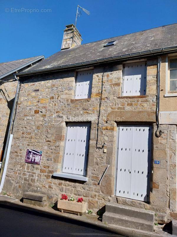 Maison à SAINT-GEORGES-DE-ROUELLEY