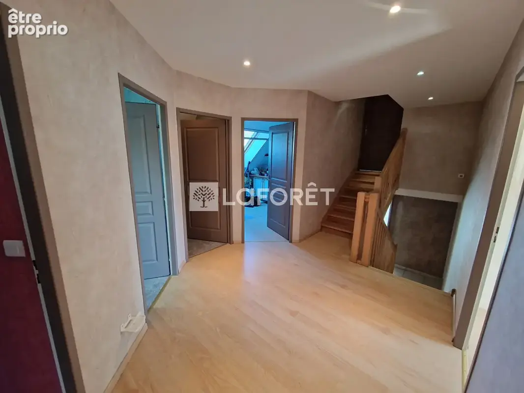 Maison Olemps 7 pièce(s) 196 m2 - photo 8