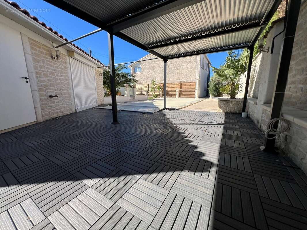 Maison 138 m² à Marignane  - photo 2