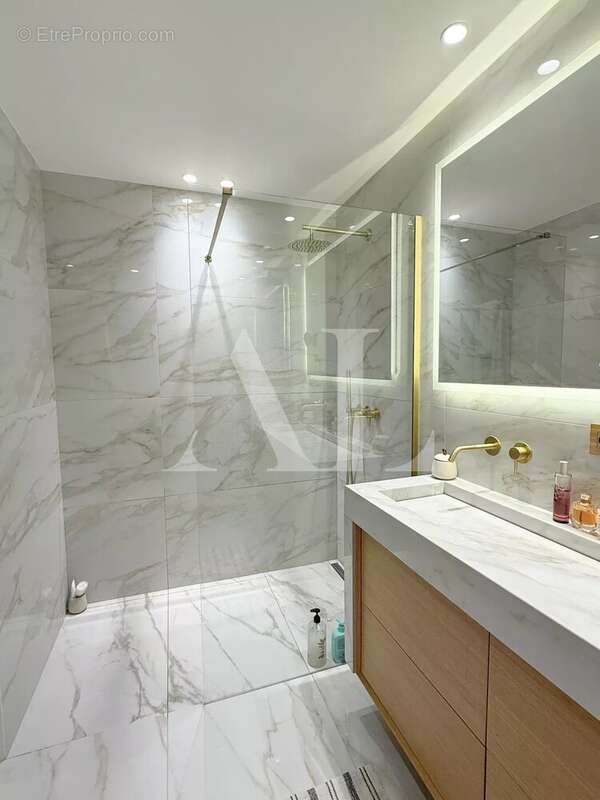 Appartement à VALLAURIS