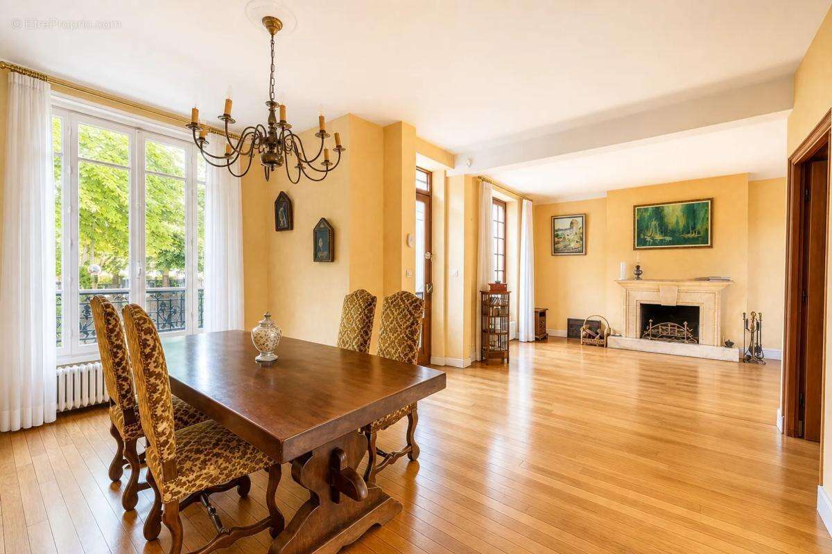 Maison de 7 pièces de 140 m² à Eaubonne - photo 2