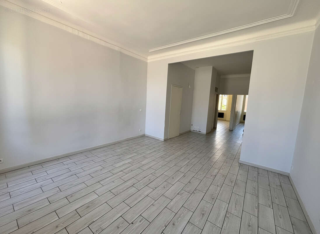 Appartement à MARSEILLE-5E