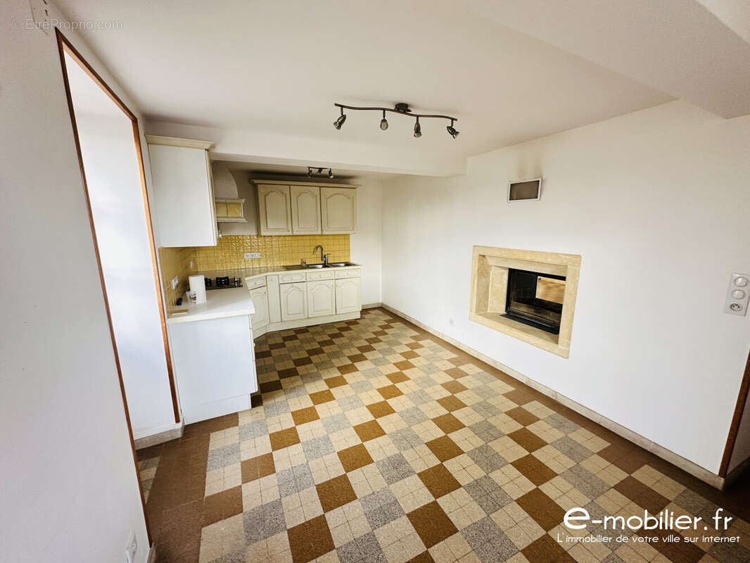 Maison à SAINT-CHRISTOPHE-EN-BRIONNAIS