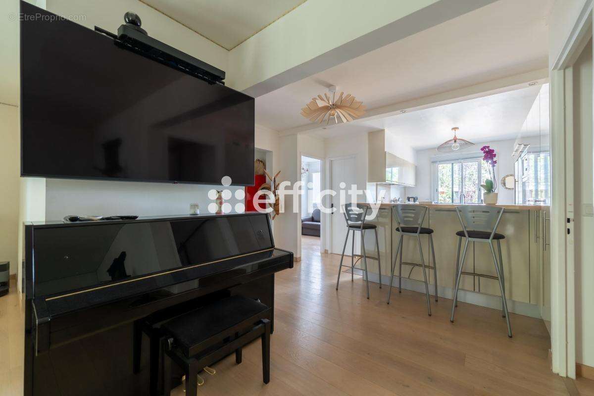 Appartement à VILLE-D'AVRAY