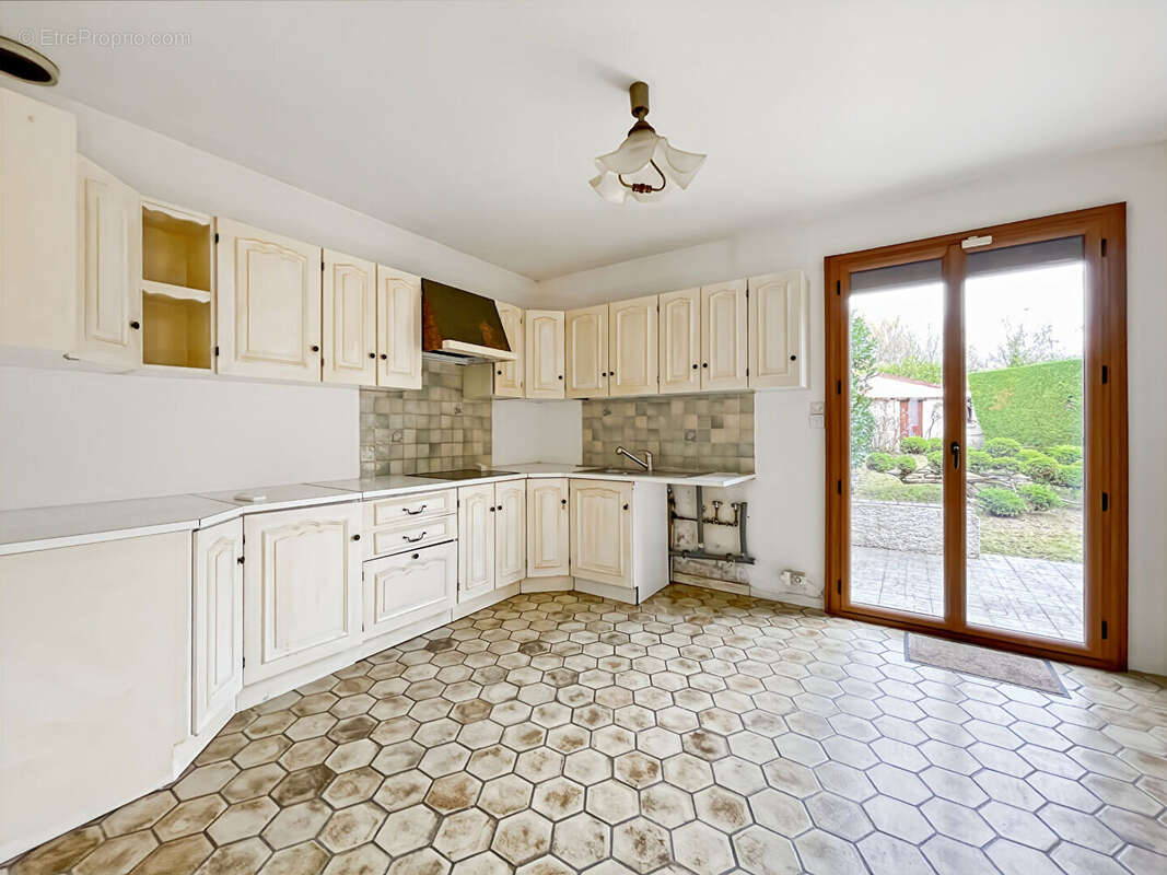 Maison à VAUX-LE-PENIL