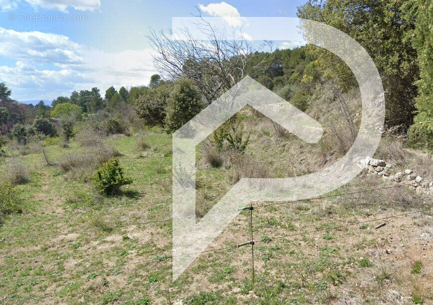 Terrain à SALERNES