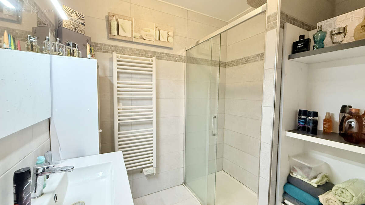 Appartement à LA VILLE-AUX-DAMES