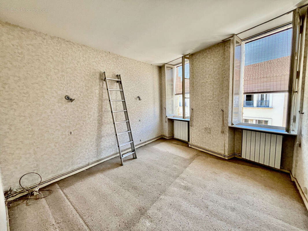 Villeneuve-sur-Lot, à quelques minutes à pied des commodités, un ensemble immobilier rare au coeur de la ville composé de 2 bâti - photo 11