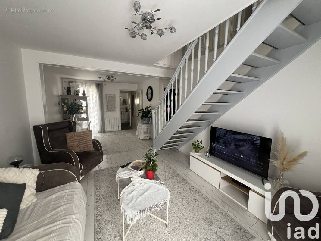 Photo 1 - Maison à EZANVILLE