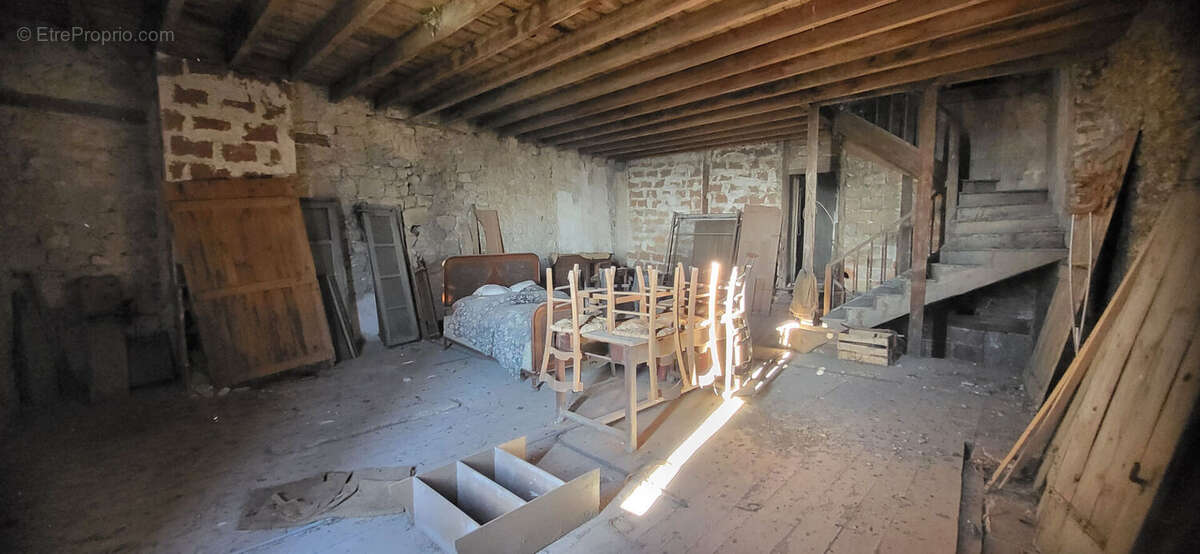 Maison à SAINT-PASTOUR