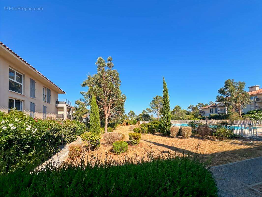 Appartement à ROQUEBRUNE-SUR-ARGENS