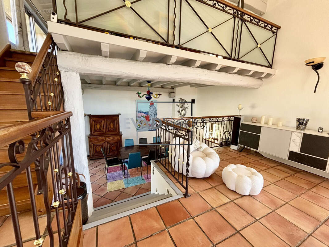 Maison à SAINT-BONNET-LES-OULES