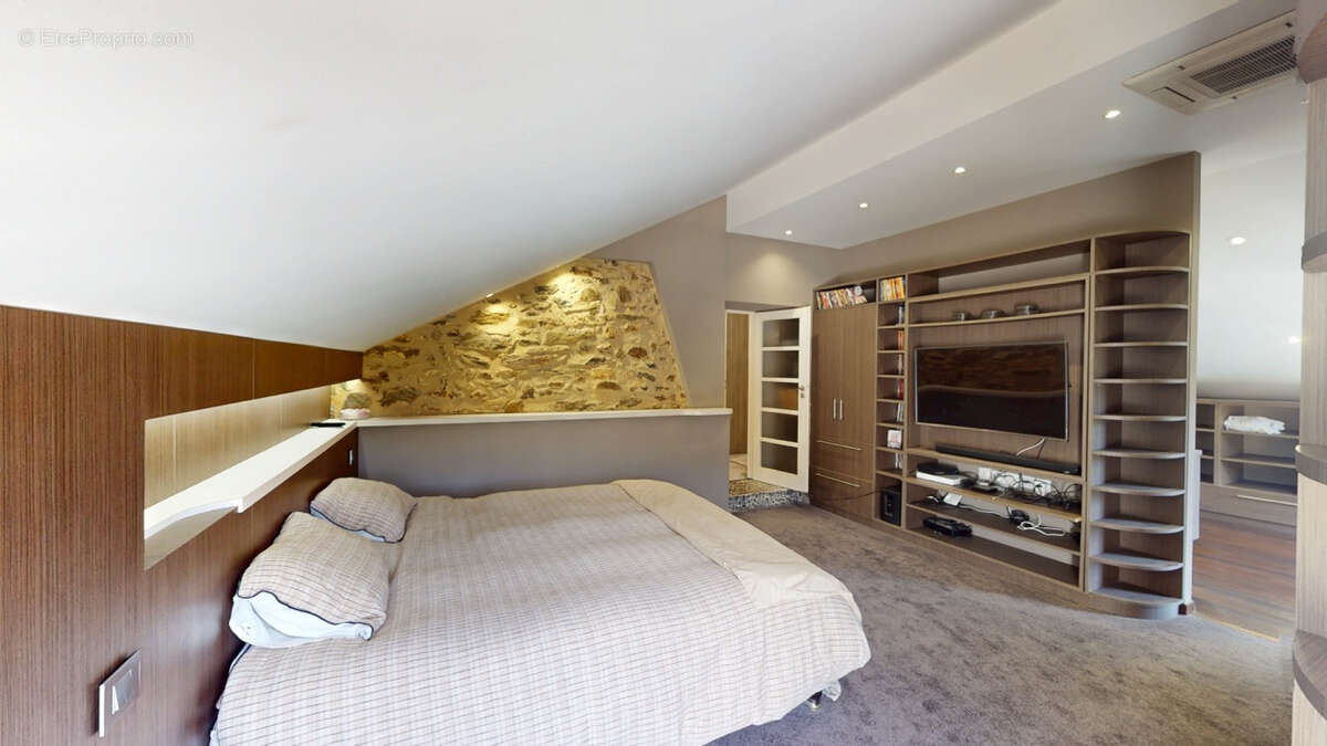 Maison 208 m² avec piscine, jacuzzi, et dépendance - photo 6