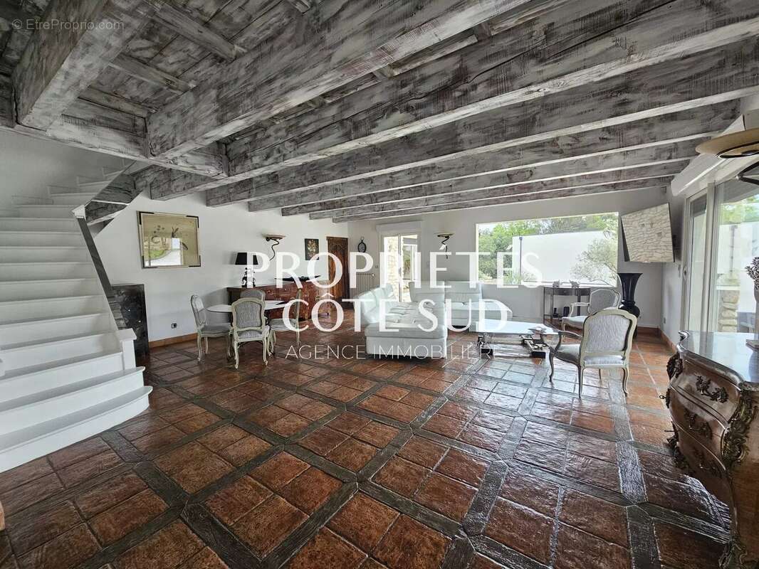 Maison à SAINT-LAURENT-DES-ARBRES