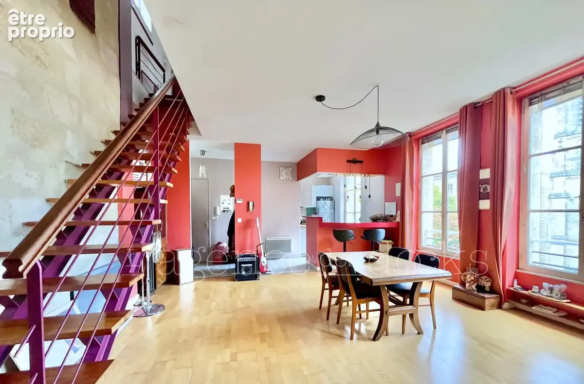 Bordeaux st pierre - vaste duplex 126m2 vue exceptionnelle sur place - photo 2