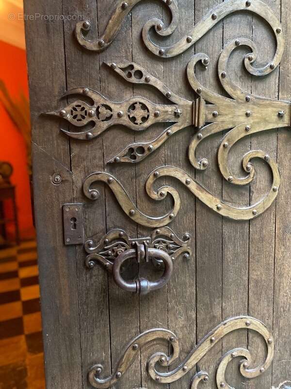 Commerce à LA ROQUE-SUR-CEZE