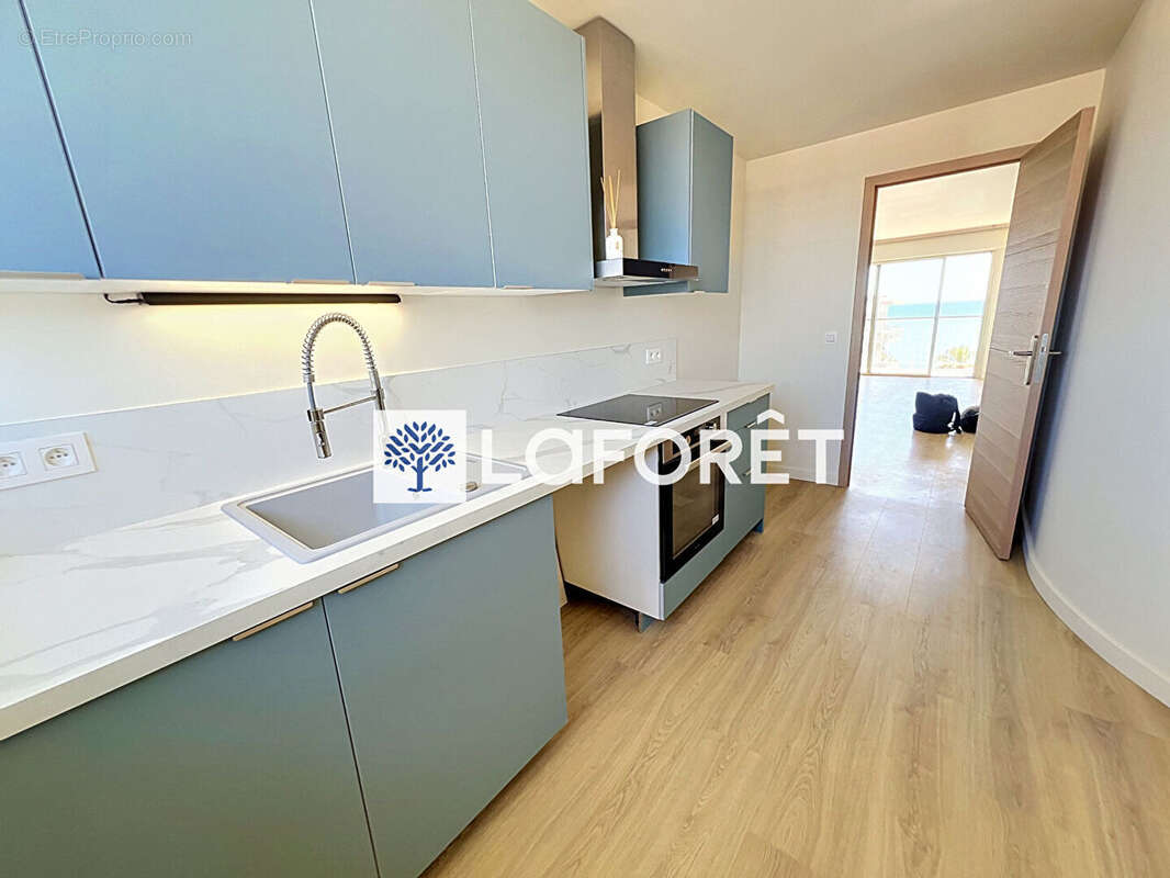 Appartement dernier étage, rénové, Cros De Cagnes avec vue mer - photo 3