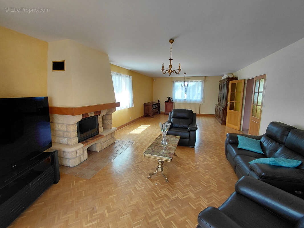 Grande maison familiale de 171 m2 à  LANVOLLON - photo 3