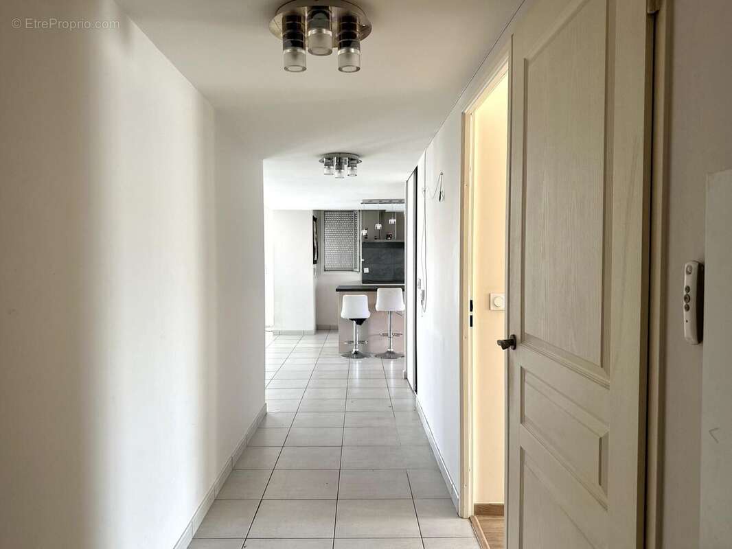 Photo 9 - Appartement à DECINES-CHARPIEU