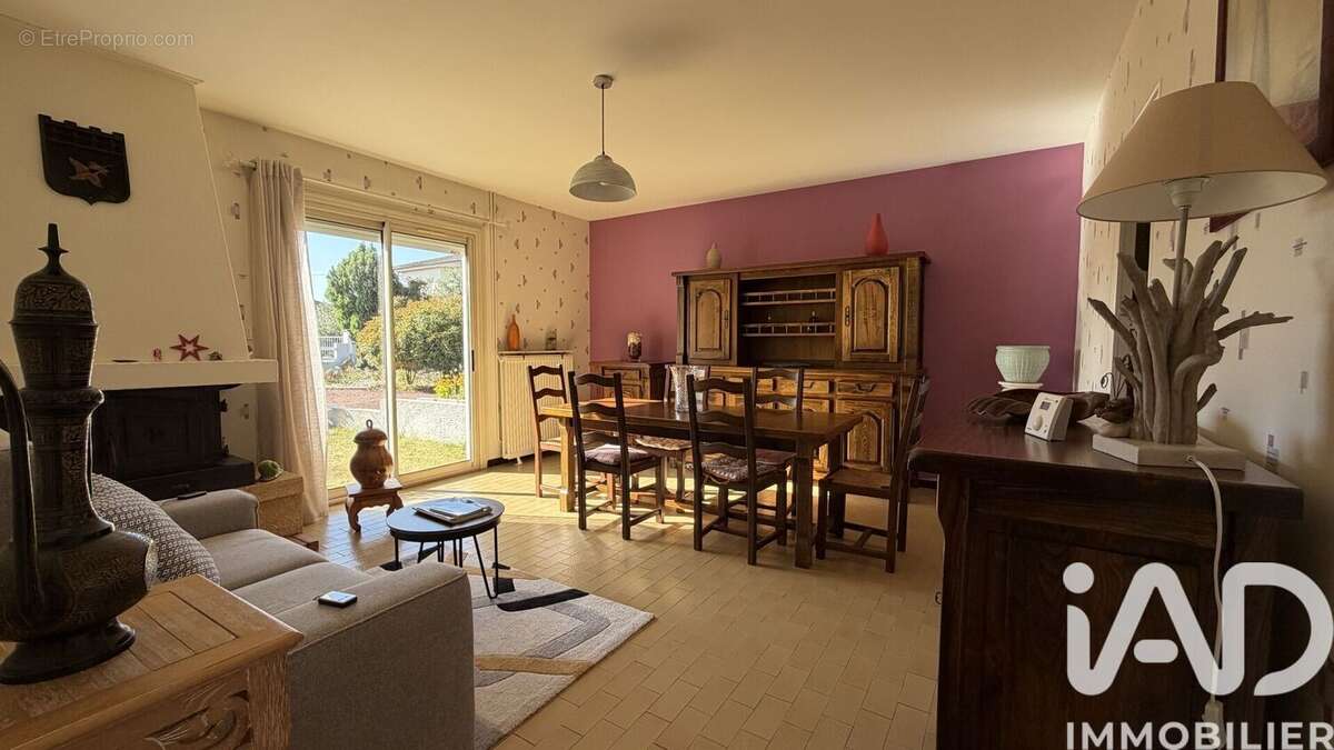 Maison 108 m² à Ambares-Et-Lagrave  - photo 3