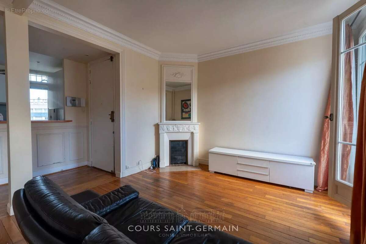 Appartement à PARIS-16E