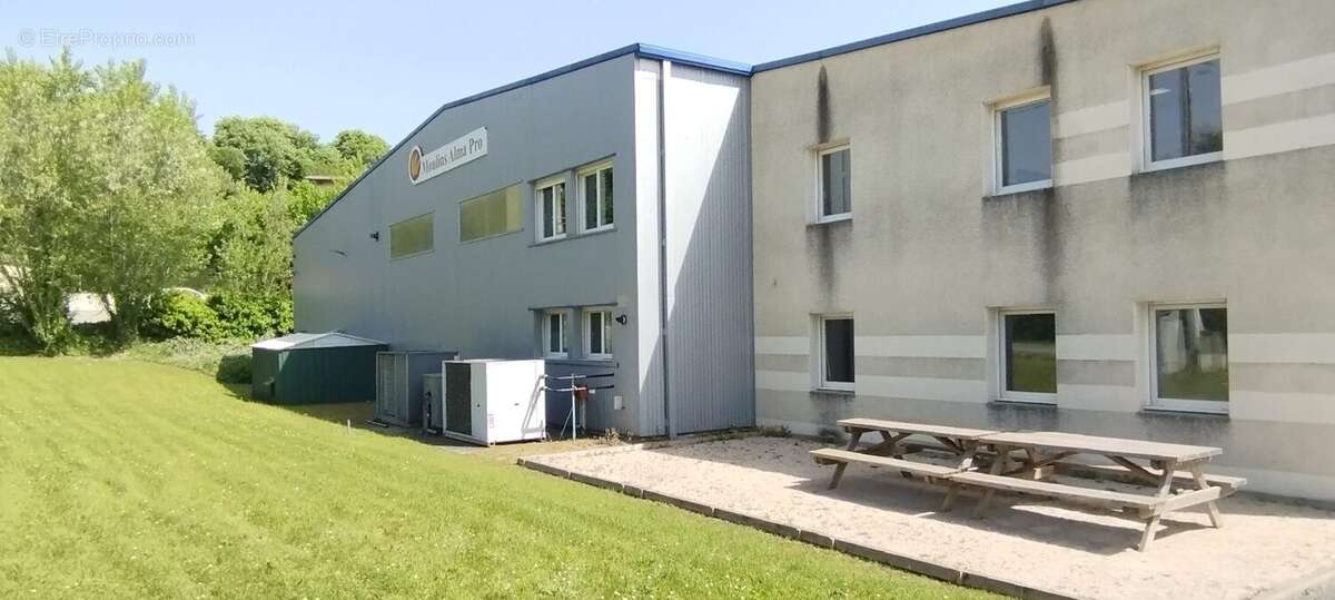 Commerce 880 m² à Saint-Donat-Sur-L'herbasse  - photo 2