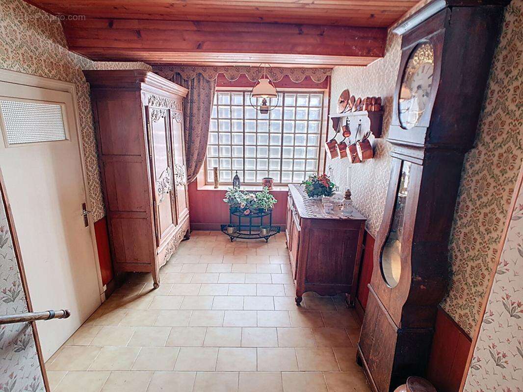 Maison à LA ROCHE-EN-BRENIL