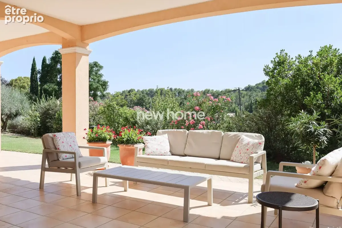 Villa de plain-pied et grande piscine - TBE - photo 8