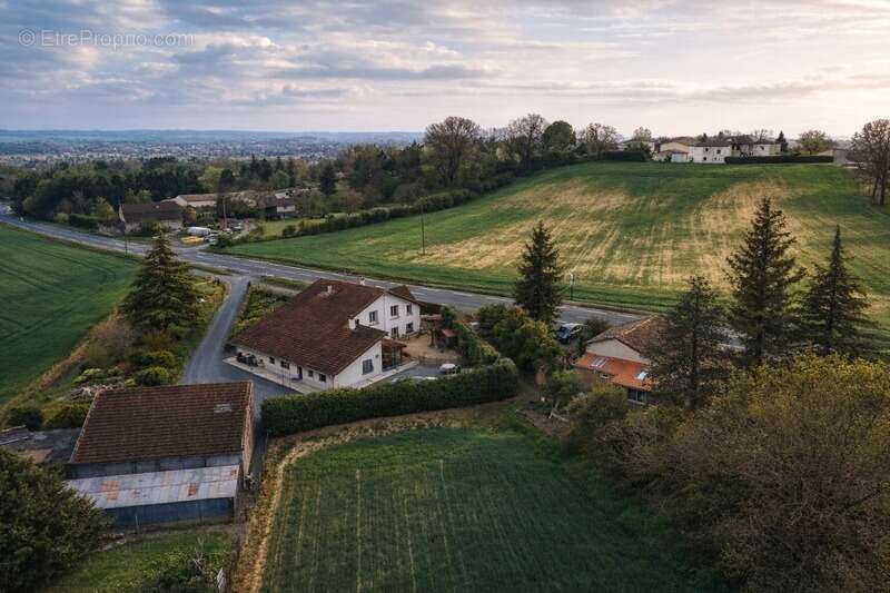 Maison à LABESSIERE-CANDEIL