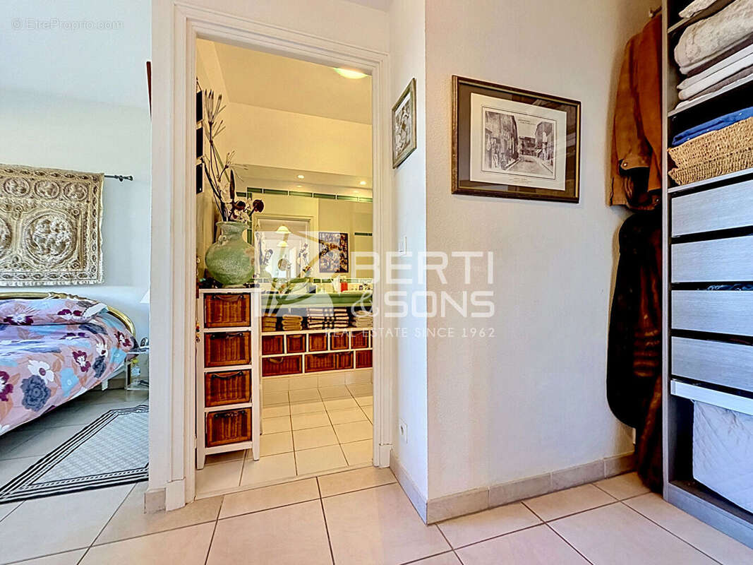 Appartement à MANDELIEU-LA-NAPOULE