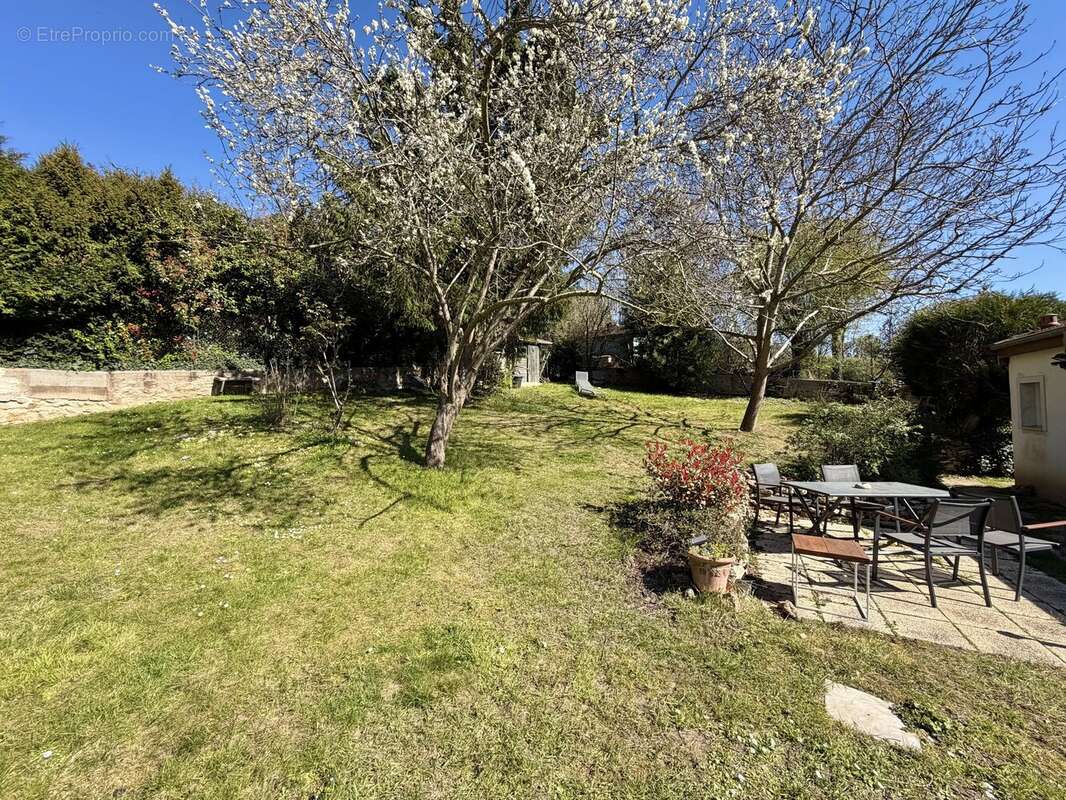 Appartement à VERRIERES-LE-BUISSON