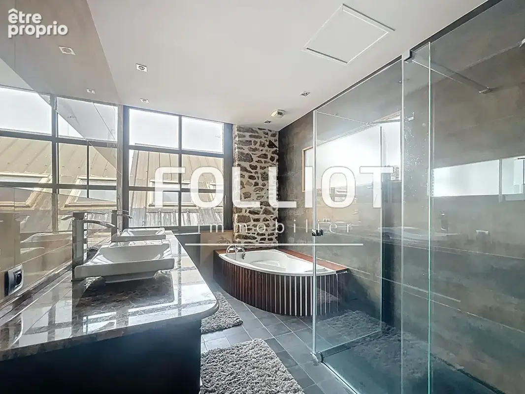 A VENDRE - Loft Fougères 9 pièce(s) 550 m2 - photo 11
