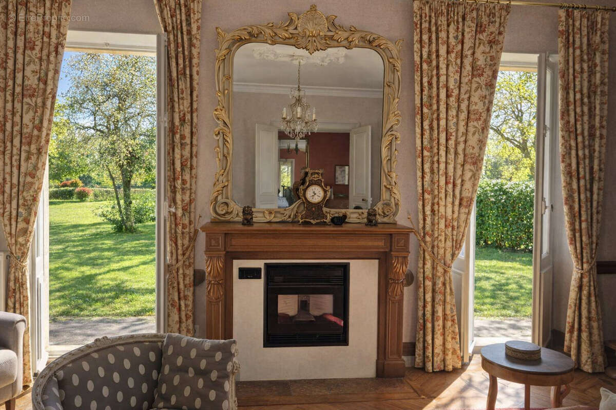 Maison à BRAGNY-SUR-SAONE