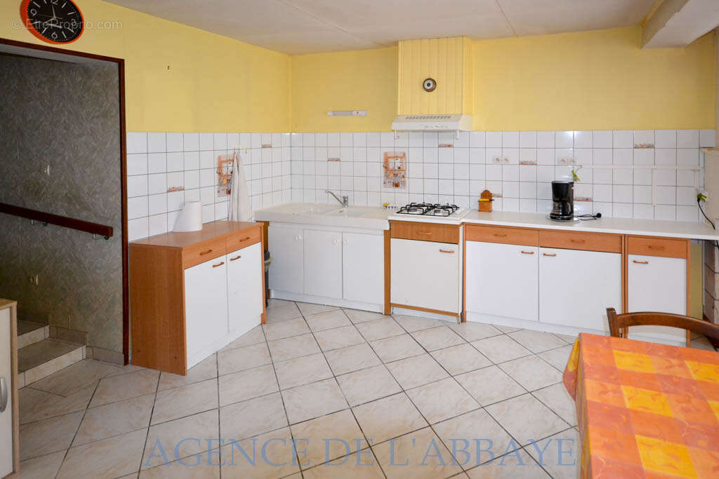 Vénérand, charentaise 75 m2, 2 chambres, terrain 916 m2 - photo 3