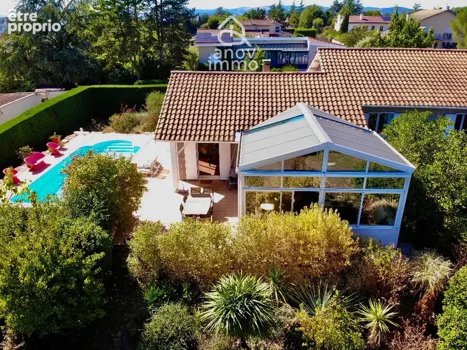 CHAPONOST -- Maison familiale de 240 m2 avec piscine, terrai - photo 20