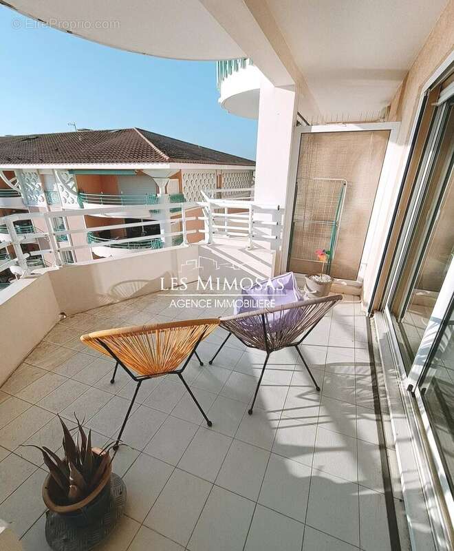 PORT-FREJUS, Appartement 4 pièces de 108m² avec très grand garage et cave - photo 14
