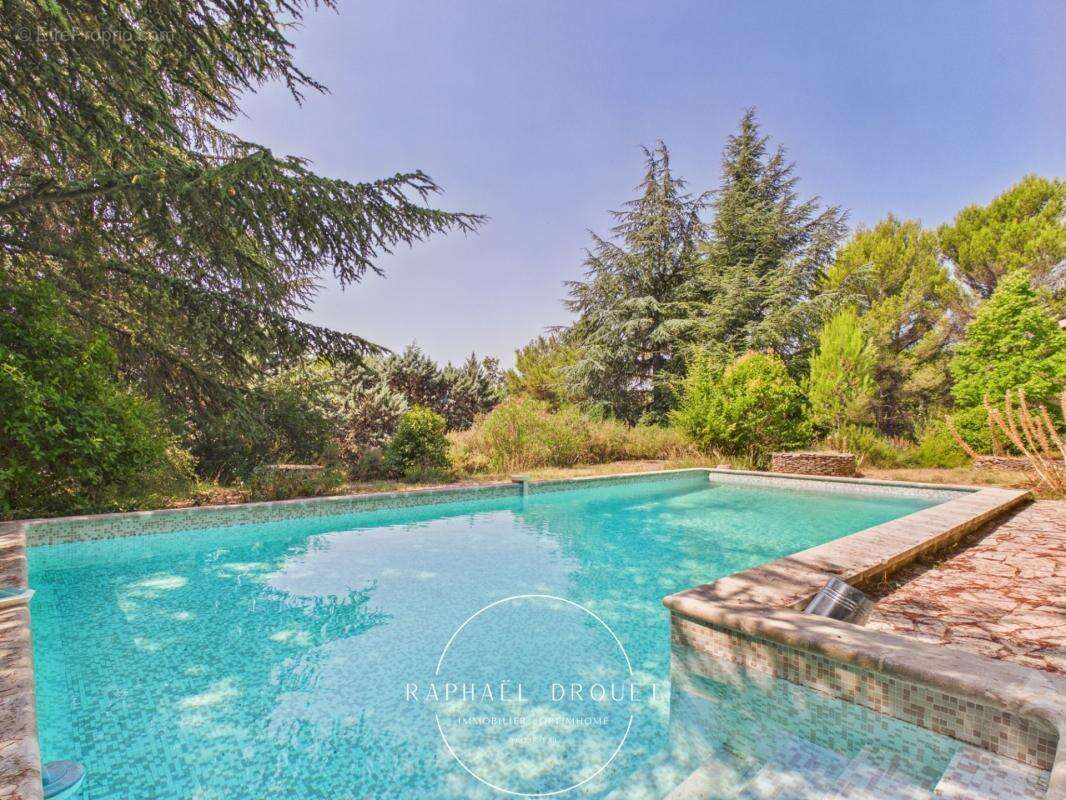 Au cœur de la campagne du luberon – propriete de 208 m2 avec piscine sur 5600 m2 de terrain - photo 2