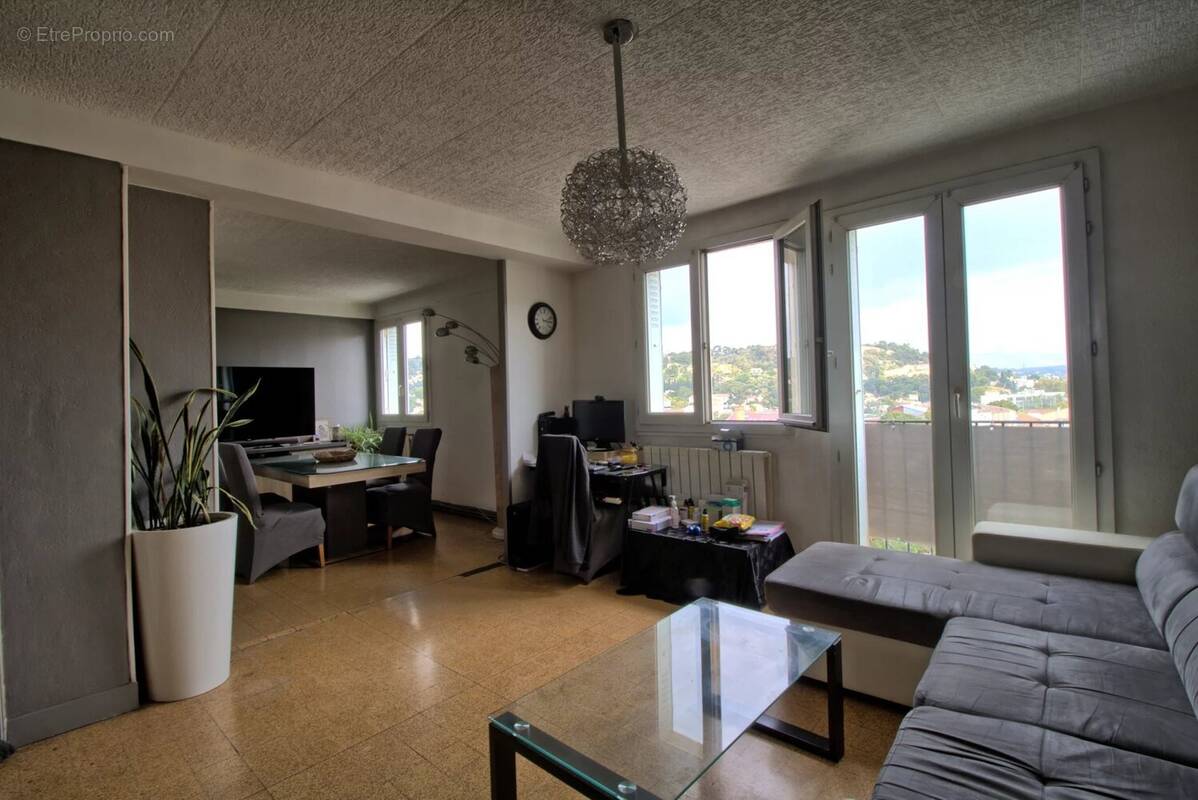 Appartement à MARSEILLE-11E