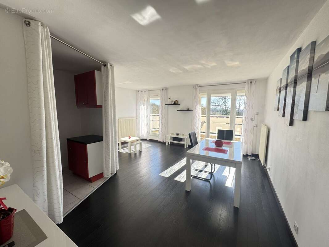Appartement à VILLIERS-LE-BACLE