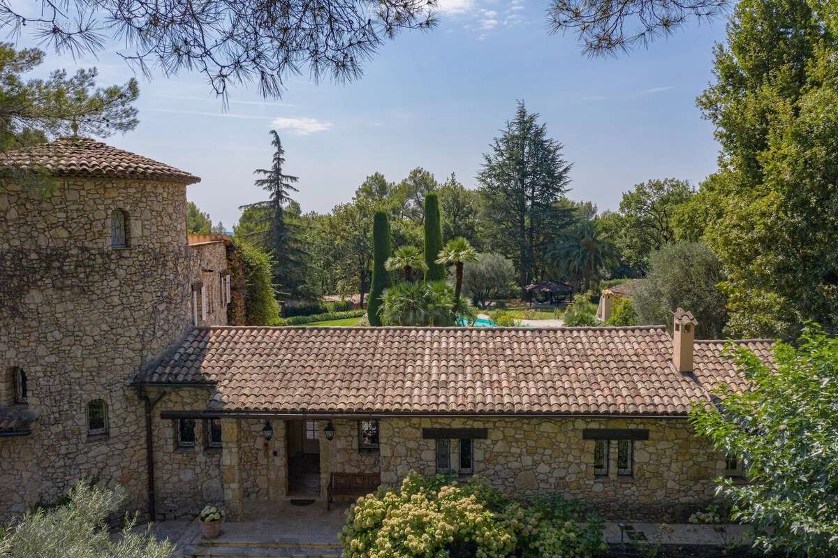 Maison à ROQUEFORT-LES-PINS