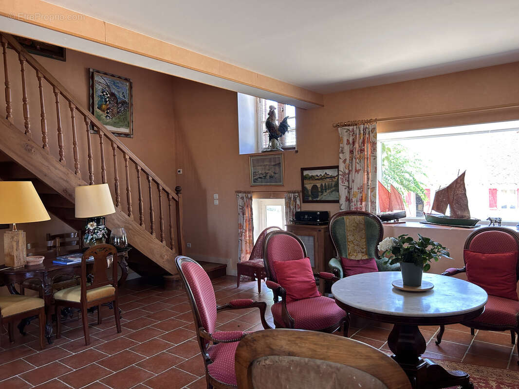 Propriété 10 pièces avec piscine à Chalais (36) - photo 5