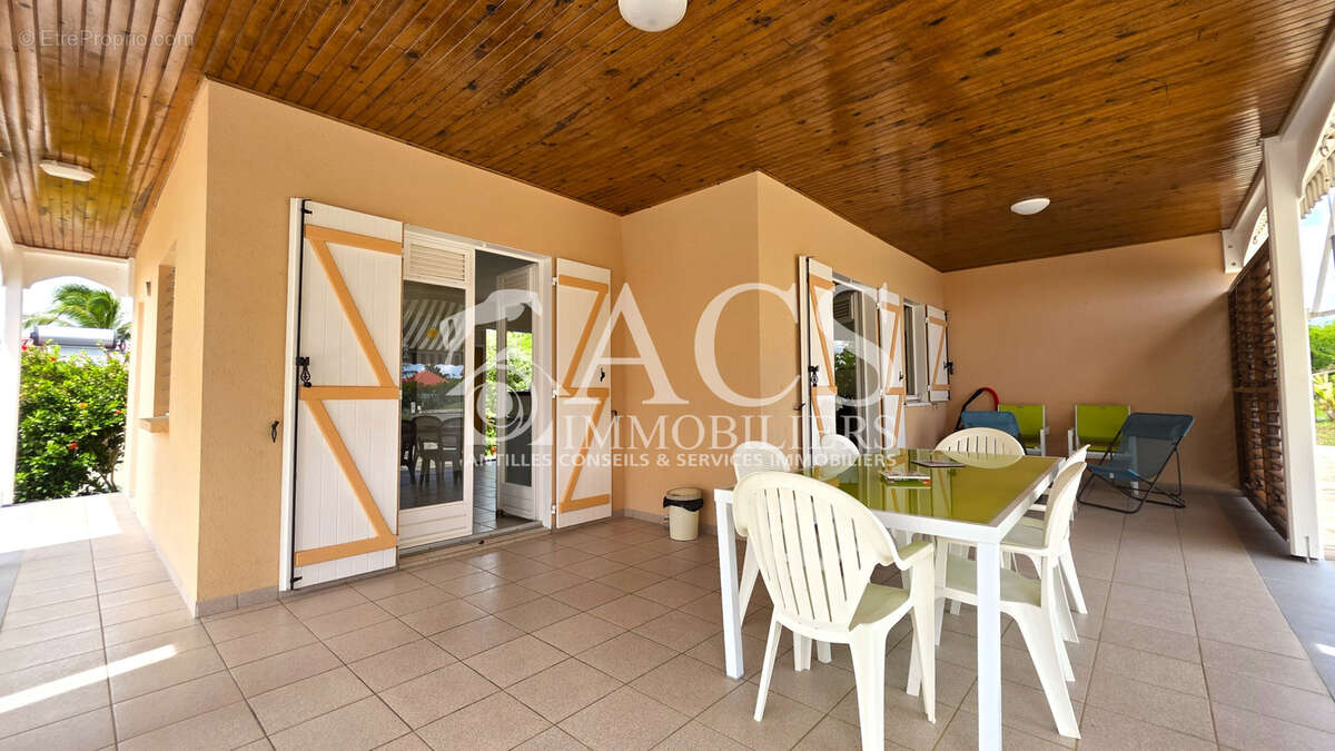 À vendre : Superbe villa sécurisée au Cap Chevalier à SAINTE-ANNE - photo 3