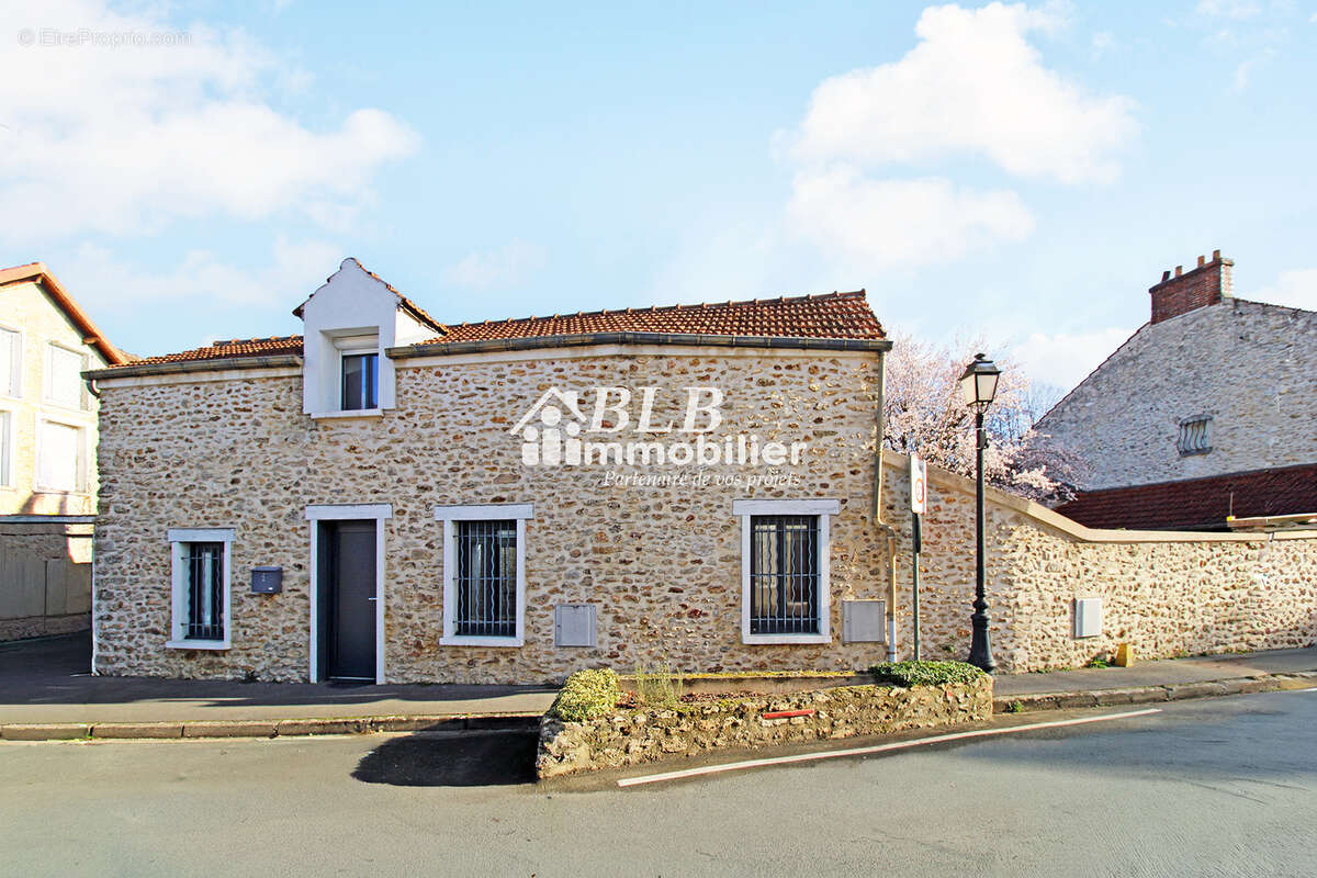 Maison à LE PERRAY-EN-YVELINES