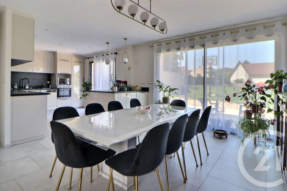 Maison 148 m² à Aulnay-Sous-Bois  - photo 2