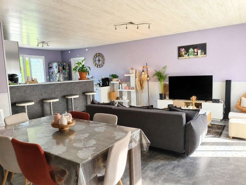 Maison à CHATEAUNEUF-LA-FORET