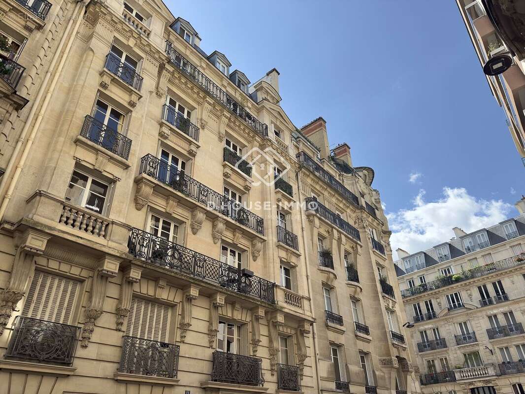 Appartement à PARIS-17E