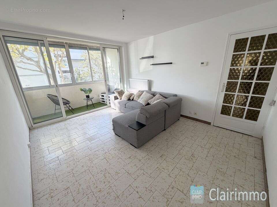 Appartement T4 a vendre - balcon - loggia - cave - calme - - Appartement à MARSEILLE-13E