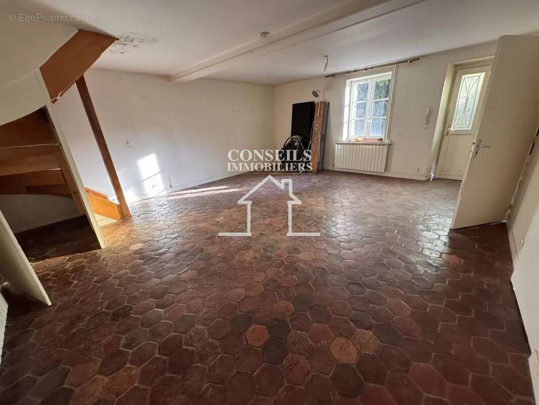 Maison à VILLENEUVE-SUR-YONNE